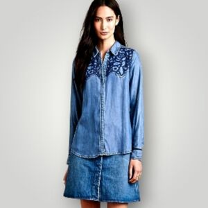 Holding Horses Anthropologie Womens L Embroidered Chambray Denim Button Down